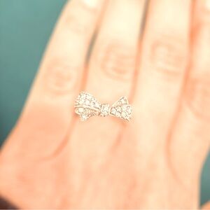 Cute cute cute Bowtie silver ring.